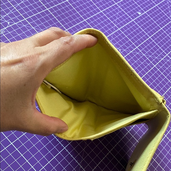 Fossil Cream Minimalist Wallet Structured Design. - Picture 8 of 15